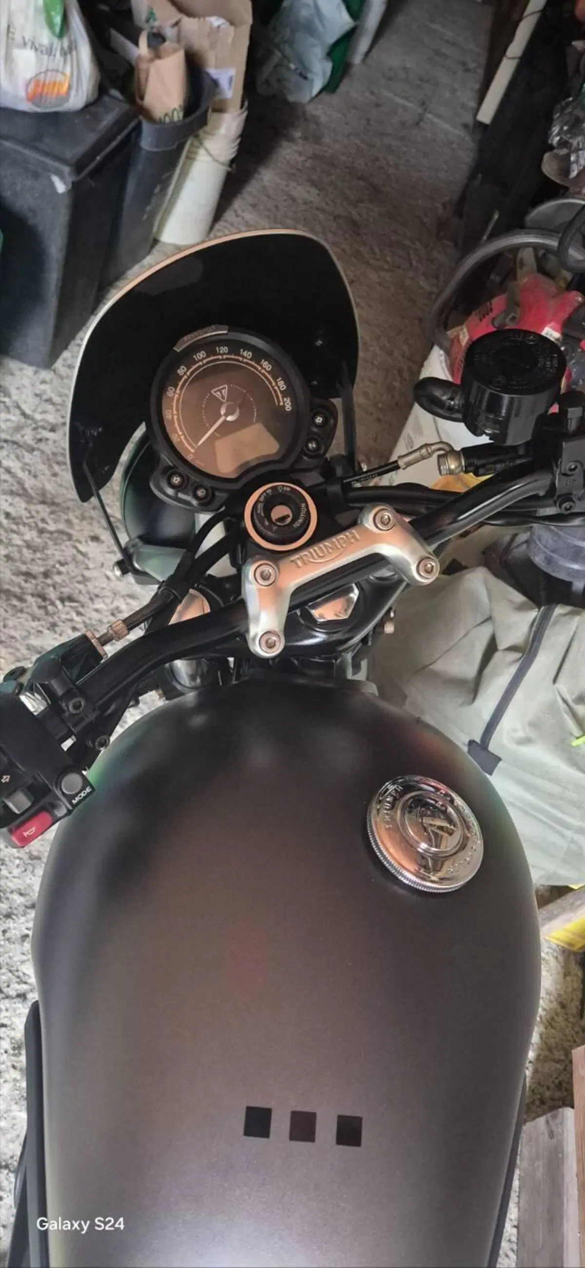 Triumph Street Twin 900 (2021 - 22) (6)