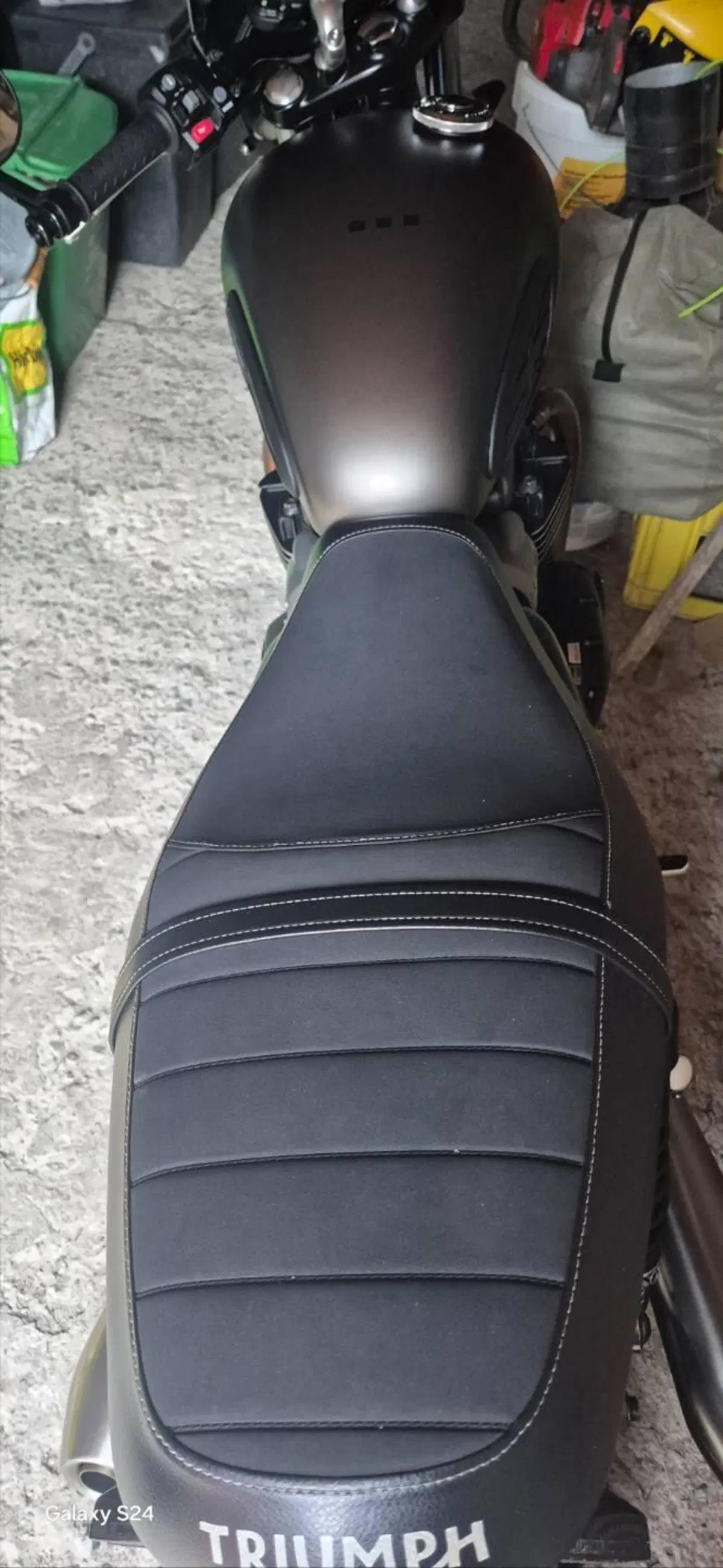 Triumph Street Twin 900 (2021 - 22) (9)