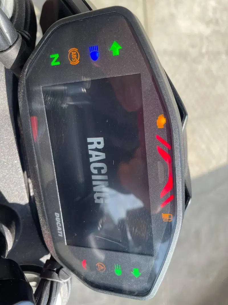 Ducati Hypermotard 950 RVE (2020) (9)