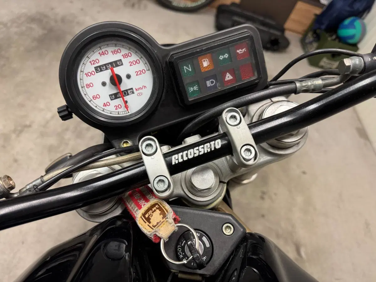 Ducati Monster 600 City Dark (1998 - 02) (8)