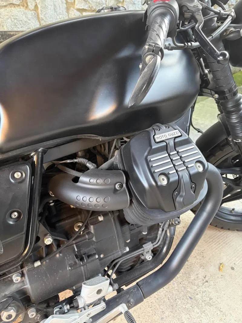 Moto Guzzi V7 III Stone (2017 - 20) (5)