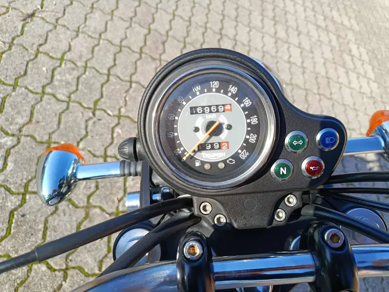 Triumph Bonneville SE (2009 - 13) (8)