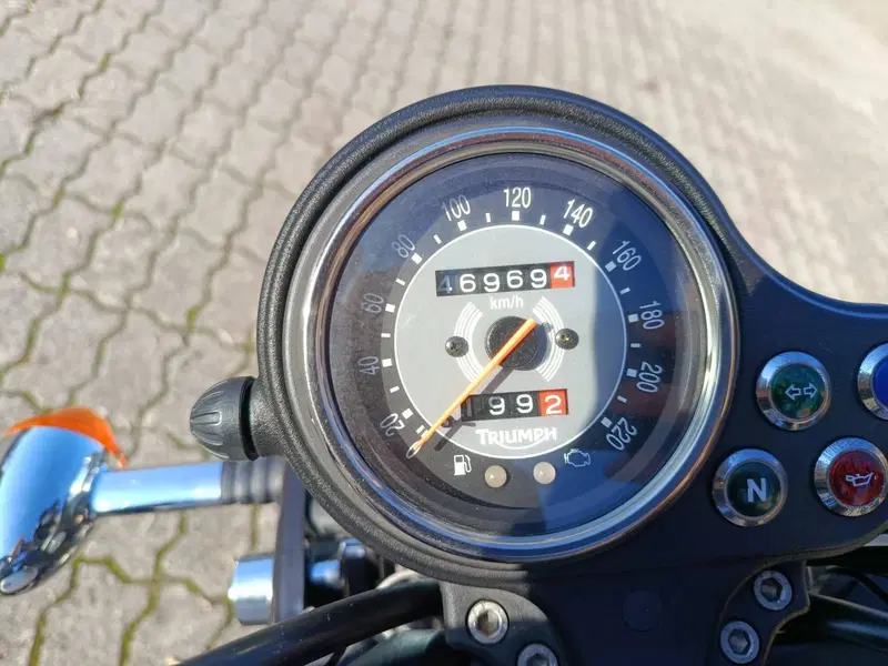 Triumph Bonneville SE (2009 - 13) (11)