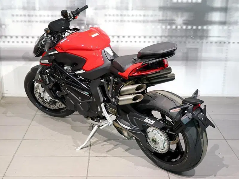 MV Agusta Brutale 1000 RS (2022 - 26) (2)