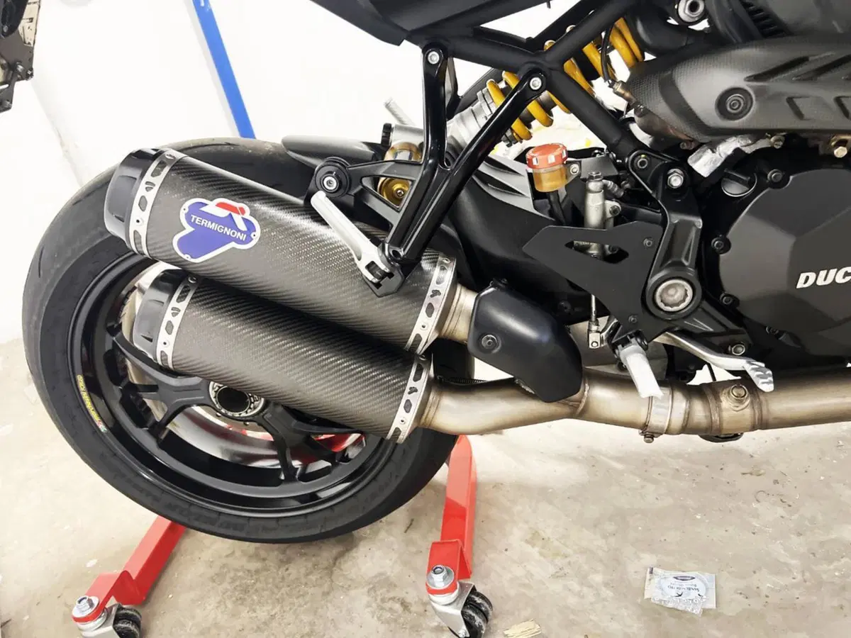 Ducati Monster 1200 R (2016 - 19) (9)