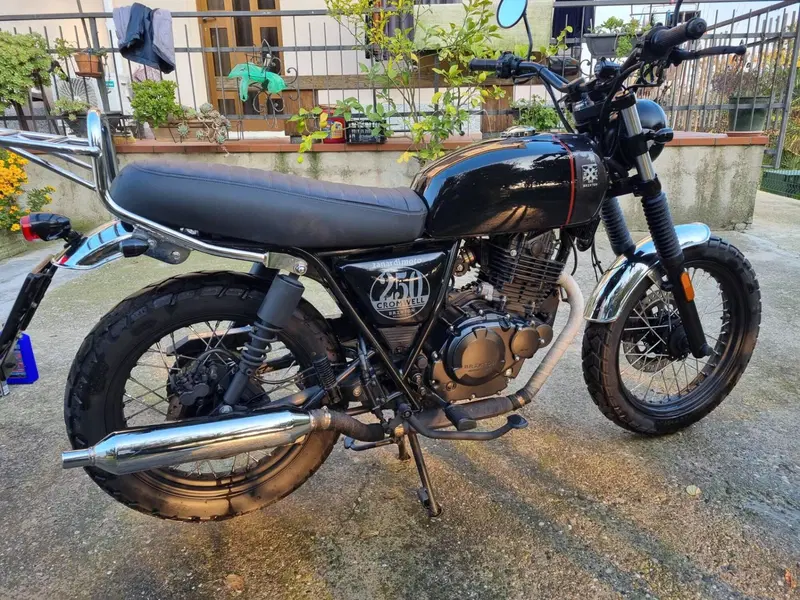 Brixton Motorcycles Cromwell 250 (2021 - 25) (2)