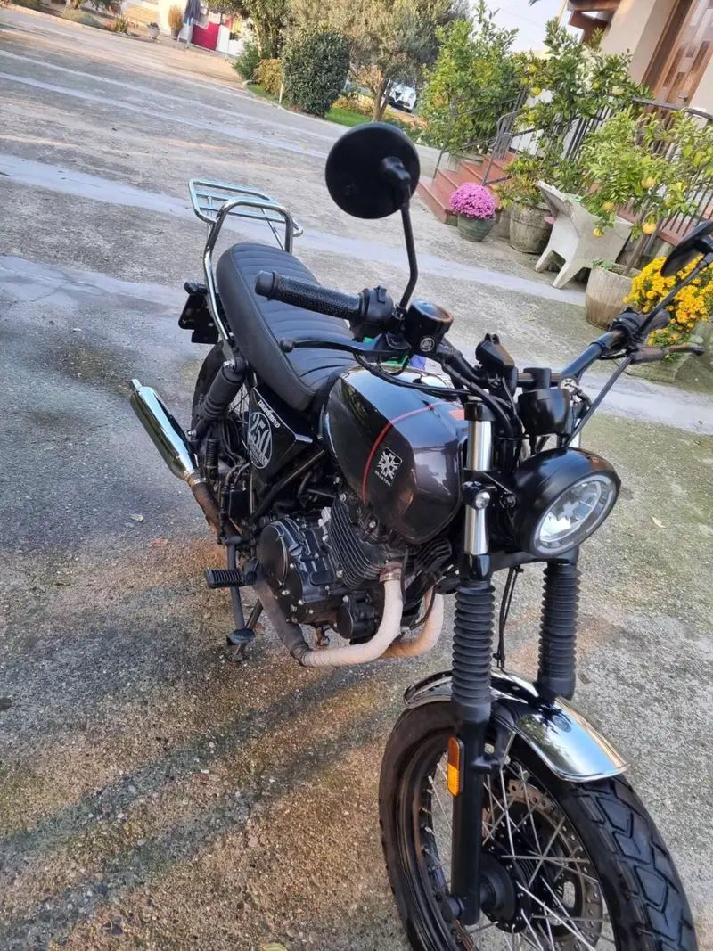 Brixton Motorcycles Cromwell 250 (2021 - 25) (4)