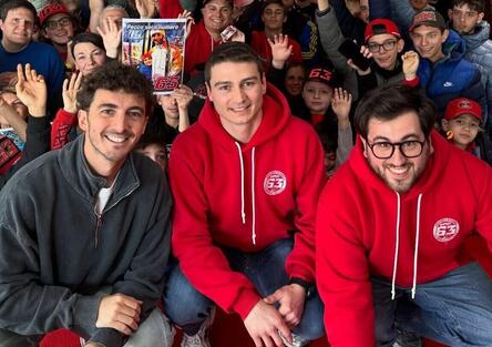 Bagnaia a Chivasso insieme ai suoi fan: “Con Marquez mi sono trovato subito molto bene. Kimi Antonelli è fighissimo”