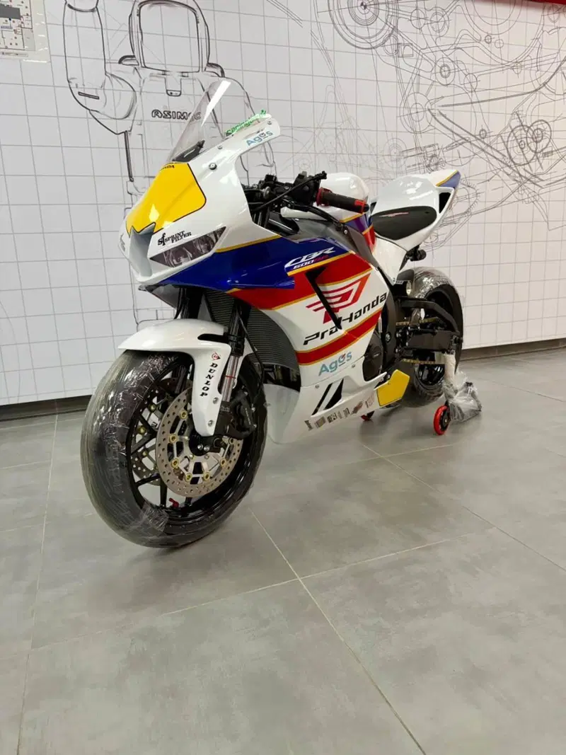Honda CBR 600 RR (2024 - 26) (4)