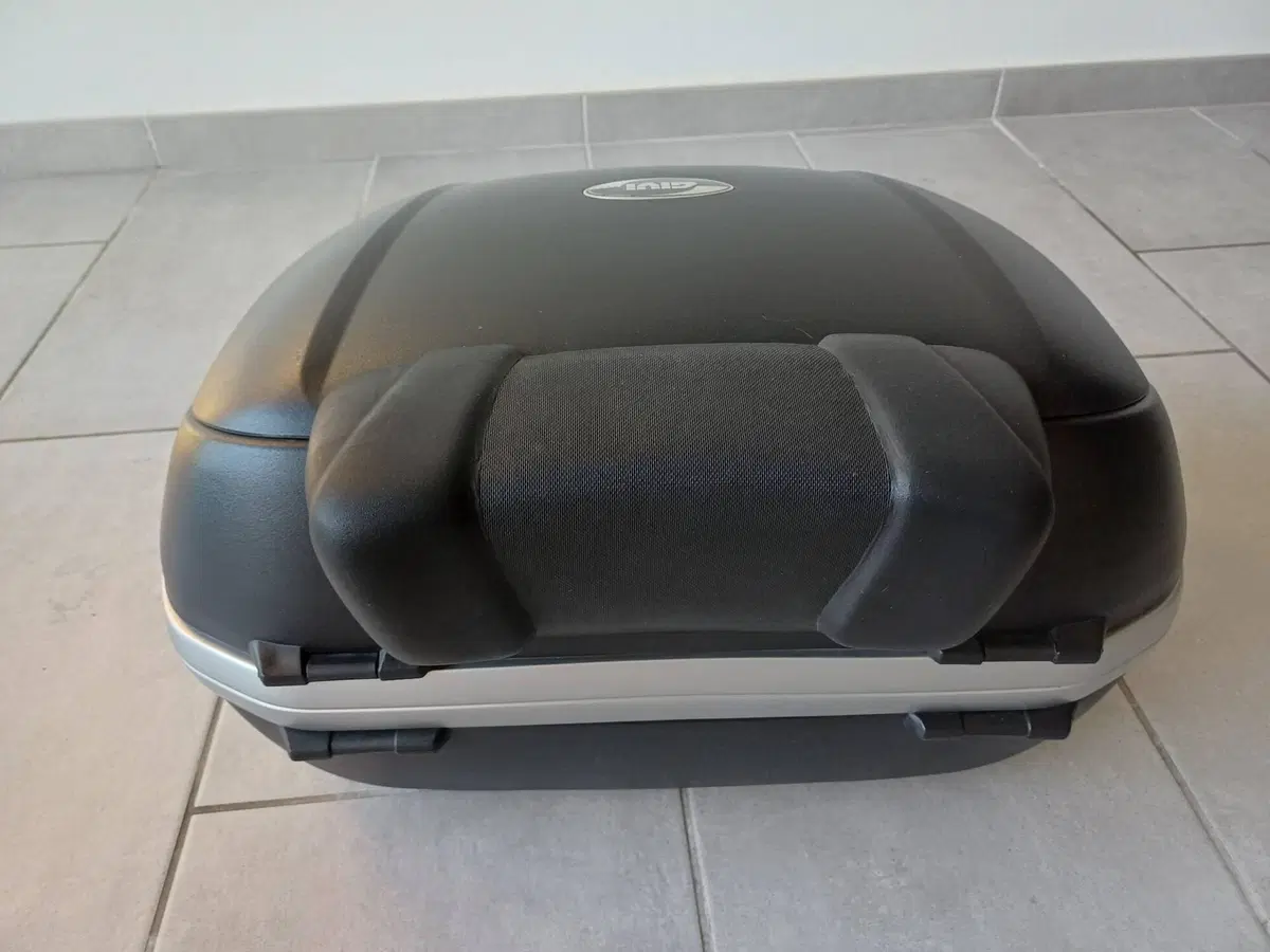 Bauletto GIVI V46 Monokey + schienale passegggero (4)
