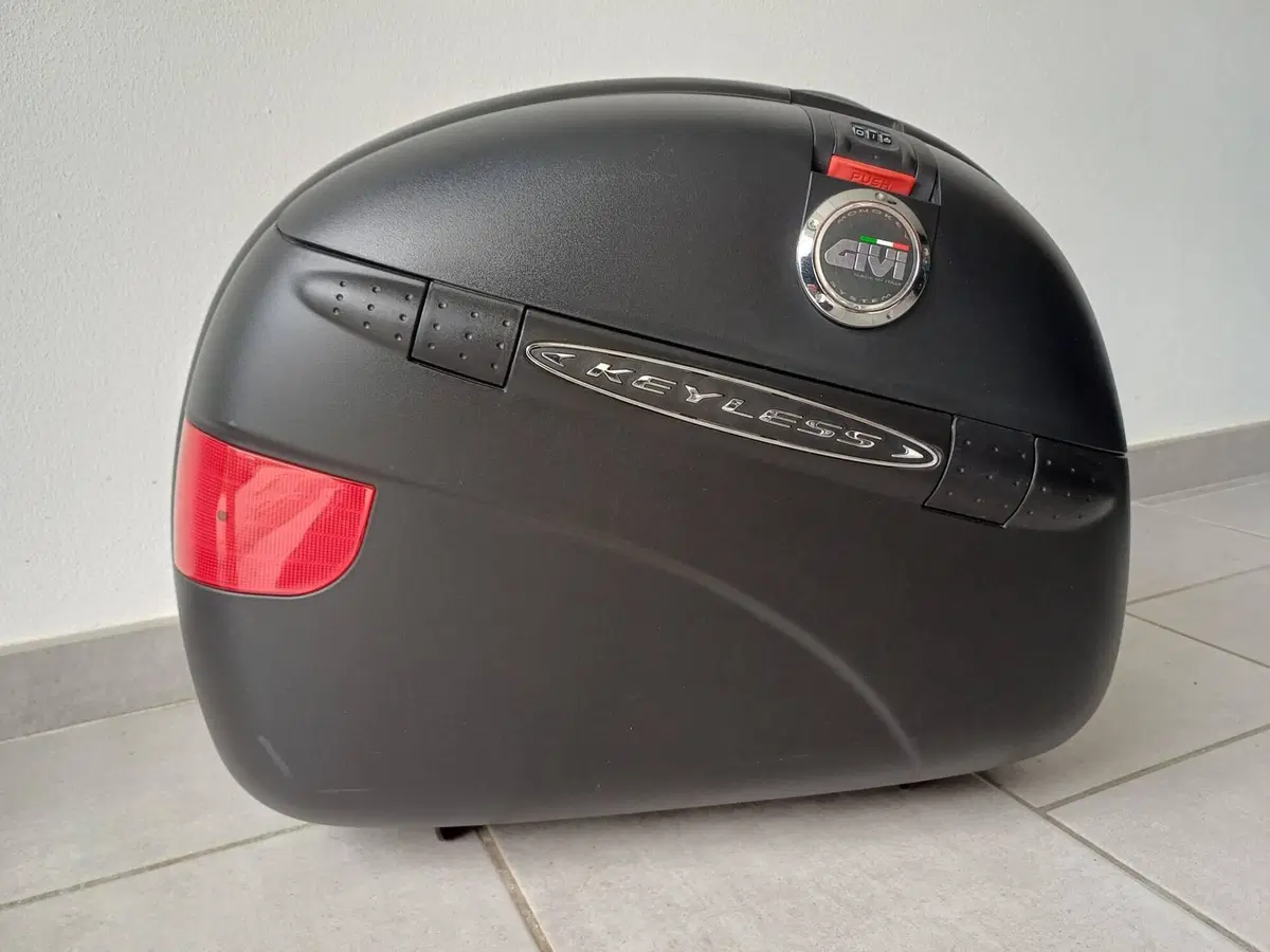 Valigie (bauloni) laterali GIVI E41 Keyless (3)