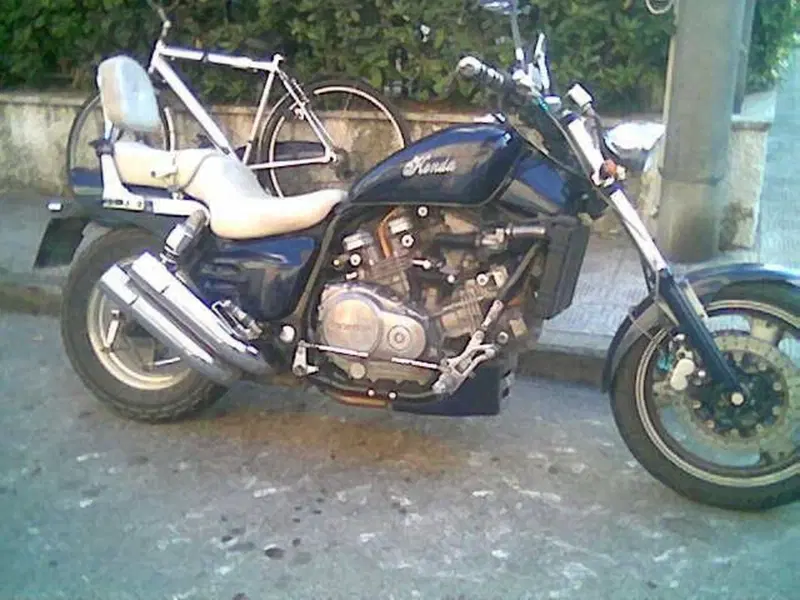 Honda VF750 CUSTOM (2)