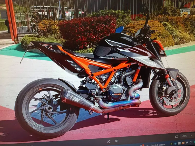 KTM 1290 Super Duke RR (2023) (13)
