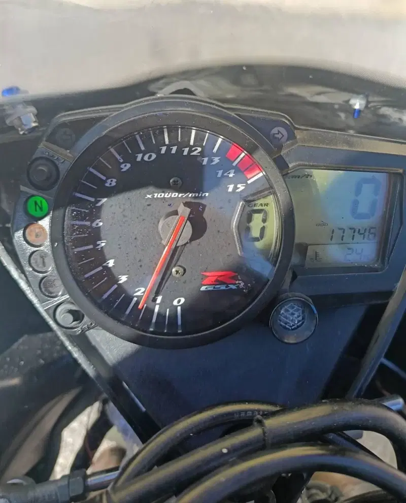 Suzuki GSX-R1000 (2005 - 06) (3)