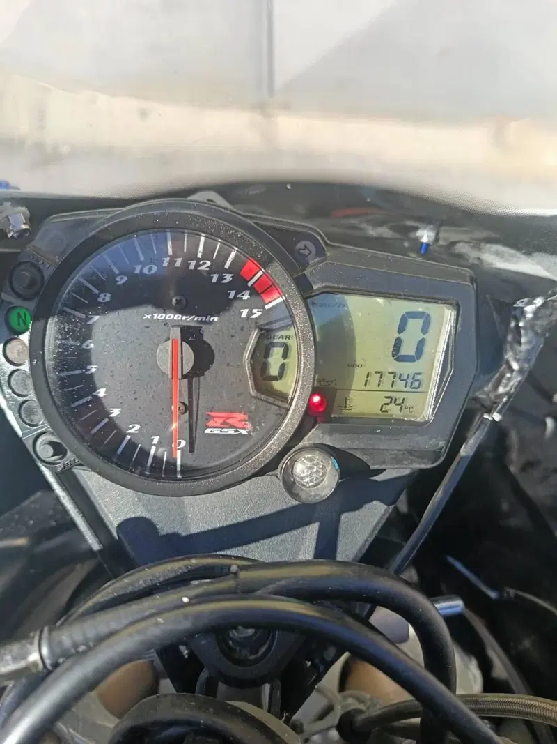 Suzuki GSX-R1000 (2005 - 06) (11)