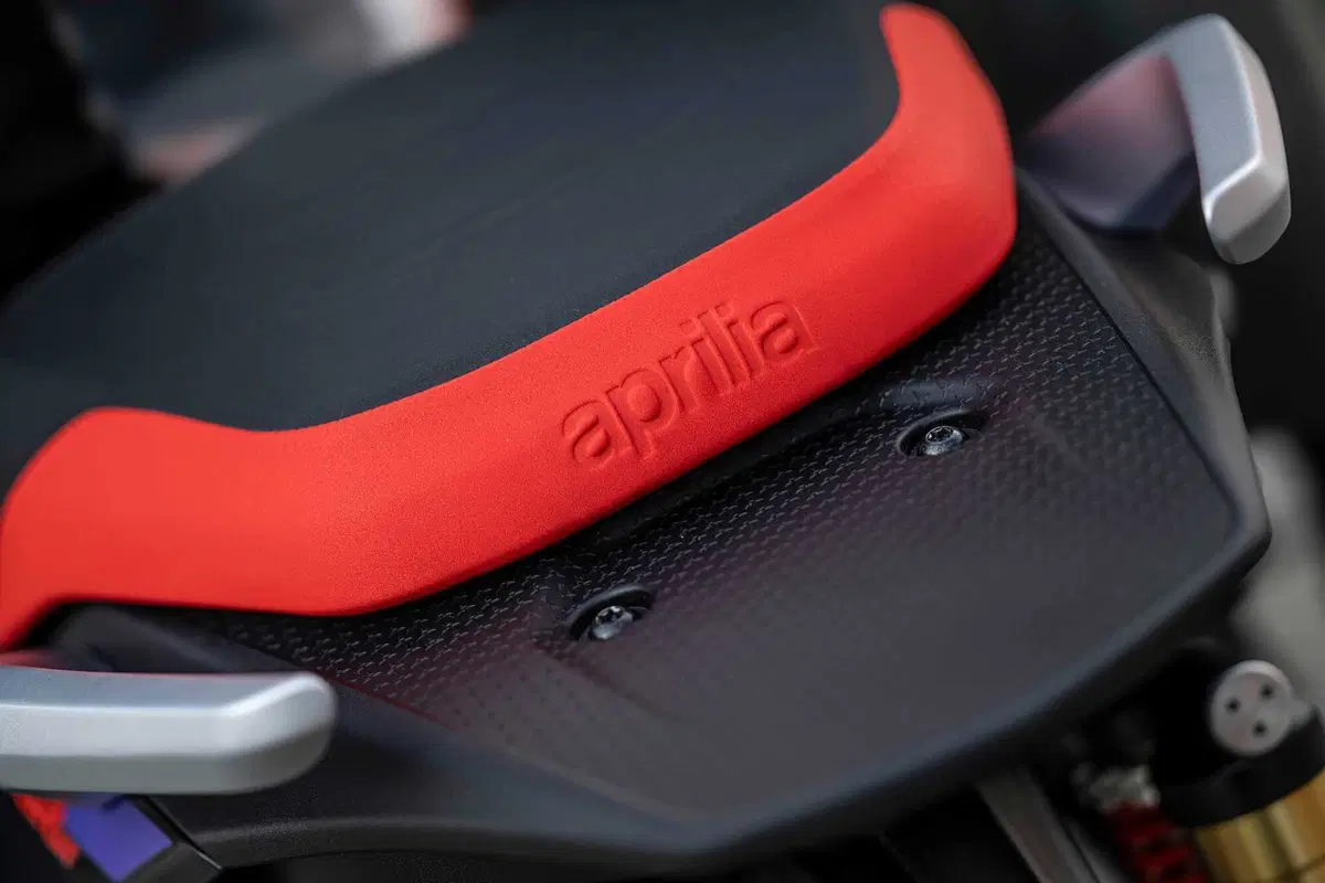 Aprilia SR GT 400, il crossover che strizza l'occhio alla moto! (4)