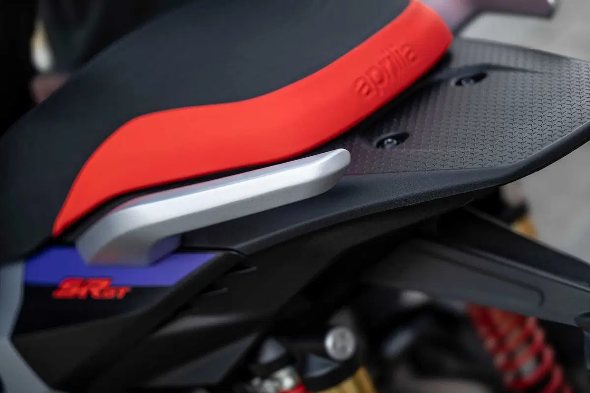 Aprilia SR GT 400, il crossover che strizza l'occhio alla moto! (5)