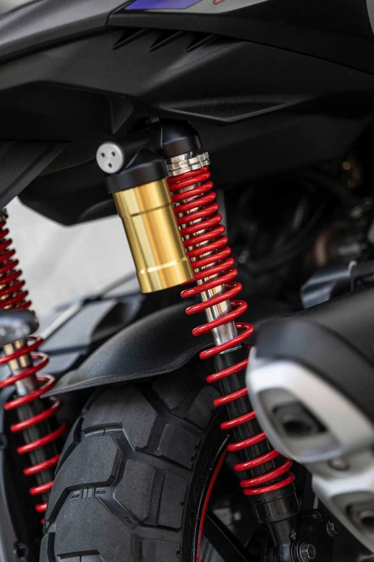Aprilia SR GT 400, il crossover che strizza l'occhio alla moto! (6)