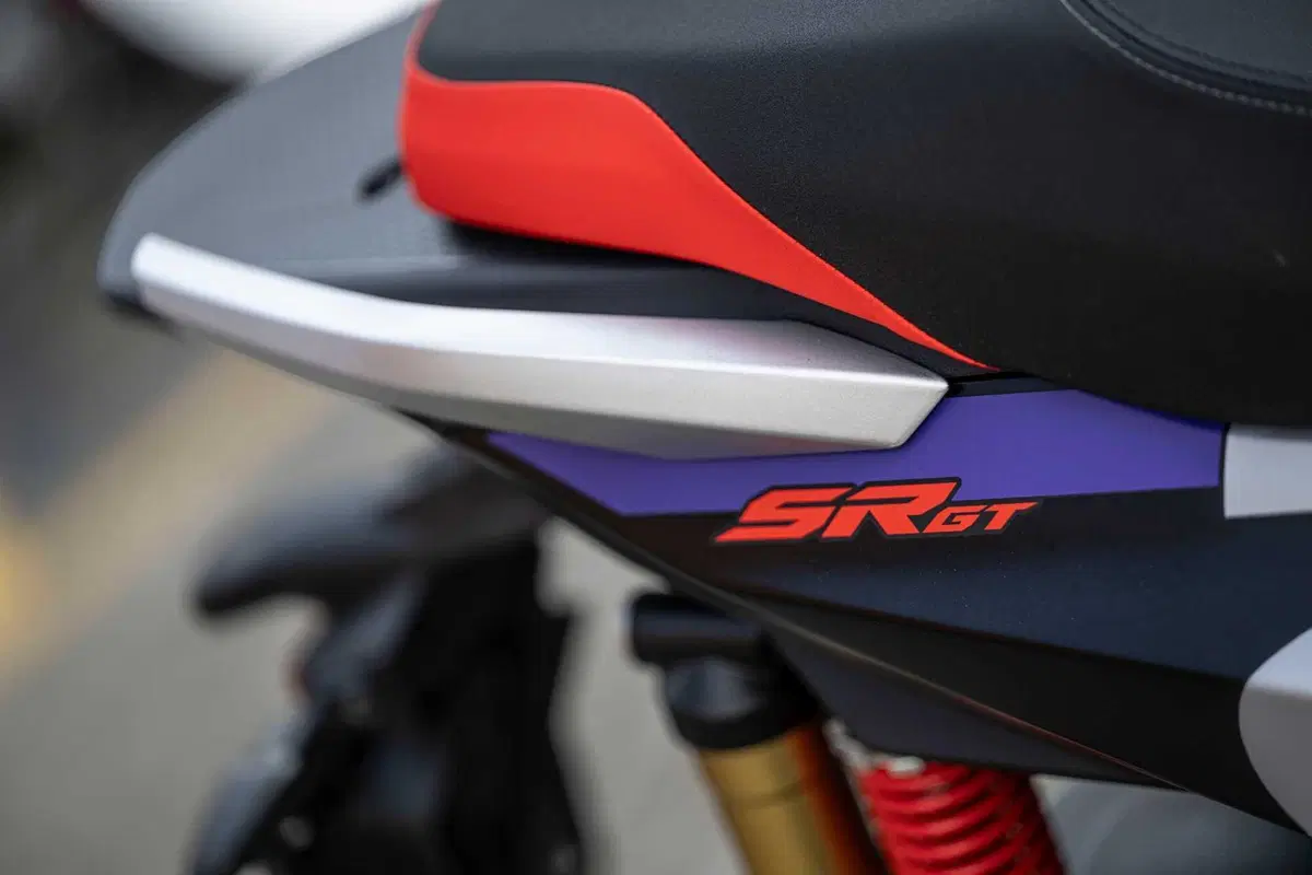 Aprilia SR GT 400, il crossover che strizza l'occhio alla moto! (7)