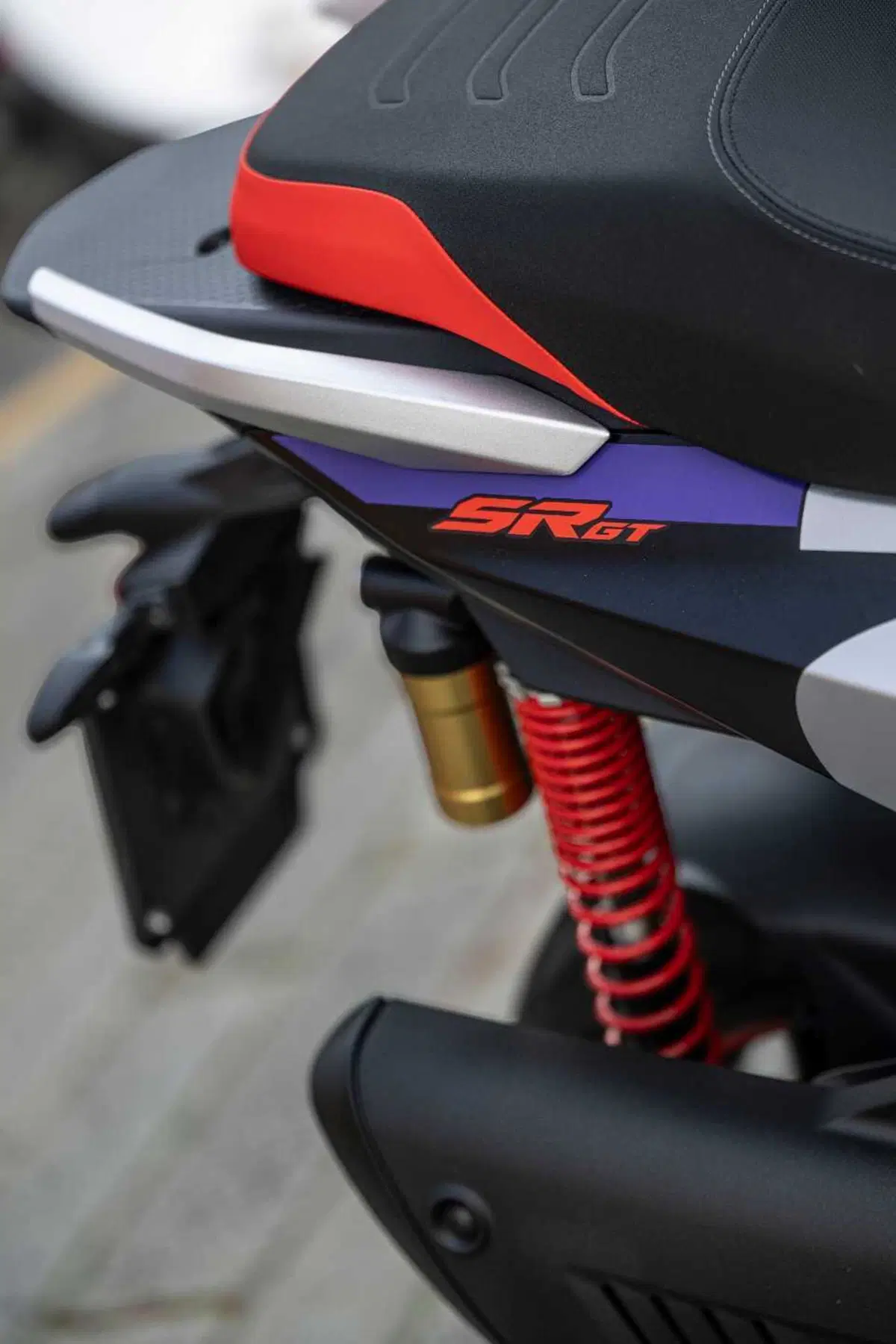 Aprilia SR GT 400, il crossover che strizza l'occhio alla moto! (8)