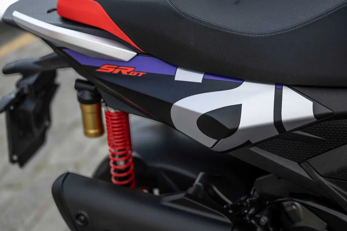 Aprilia SR GT 400, il crossover che strizza l'occhio alla moto! (9)