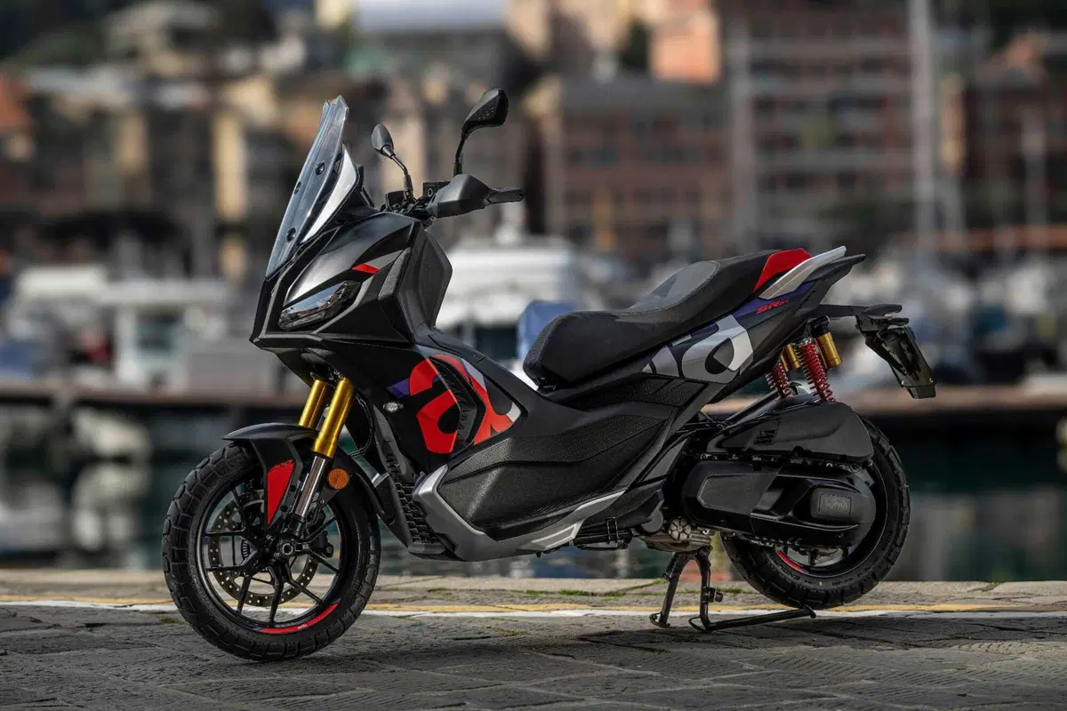 Aprilia SR GT 400, il crossover che strizza l'occhio alla moto! (11)