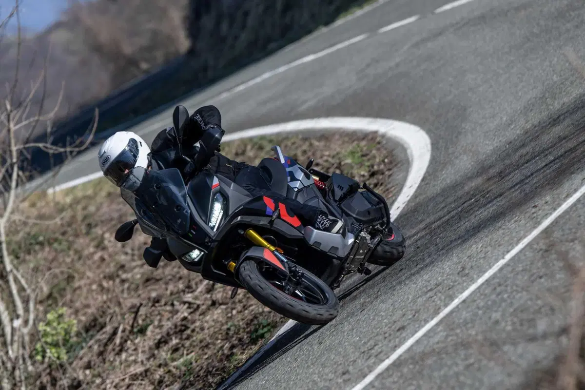 Aprilia SR GT 400, il crossover che strizza l'occhio alla moto! (5)