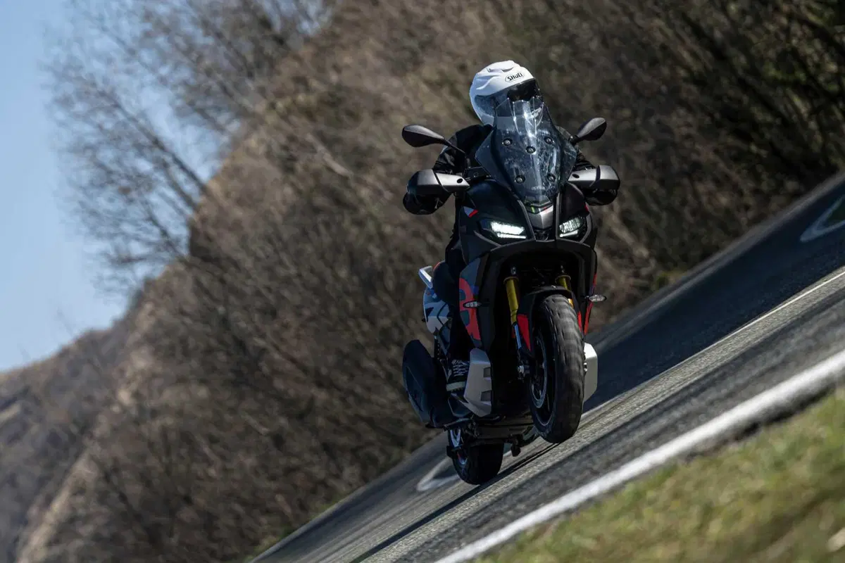 Aprilia SR GT 400, il crossover che strizza l'occhio alla moto! (10)