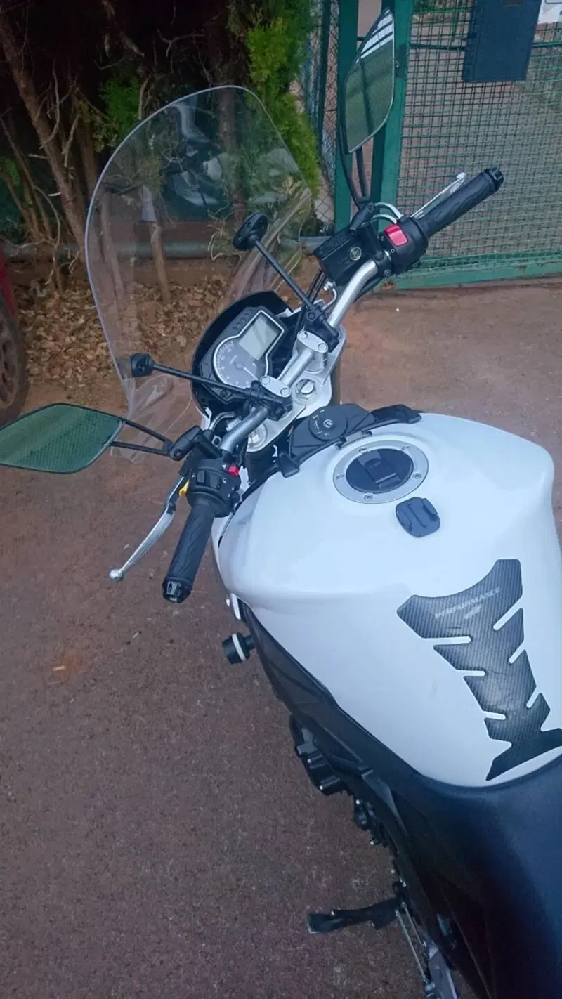 Suzuki GSR 750 (2010 - 15) (2)