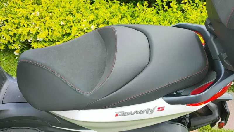 Piaggio Beverly 300 ABS-ASR (2021 - 25) (4)