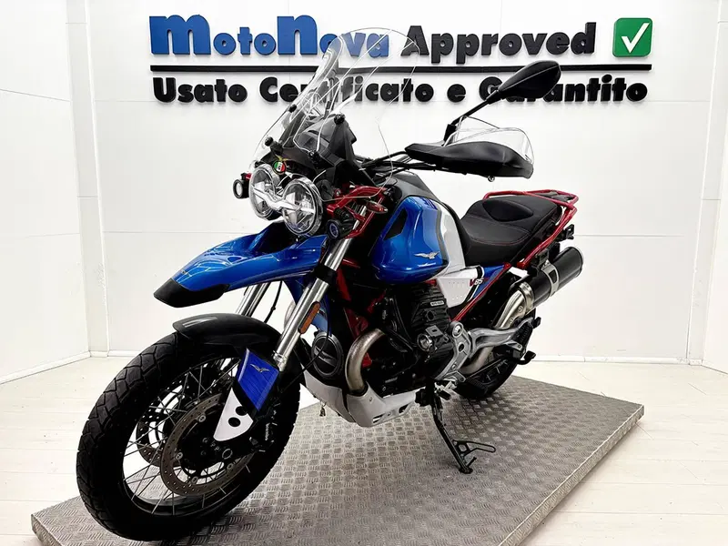Moto Guzzi V85 TT Evocative Graphics (2021 - 23) (3)