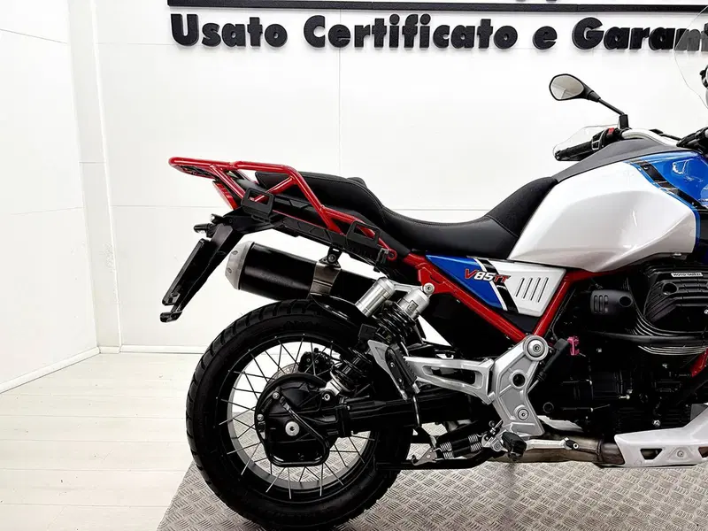 Moto Guzzi V85 TT Evocative Graphics (2021 - 23) (7)