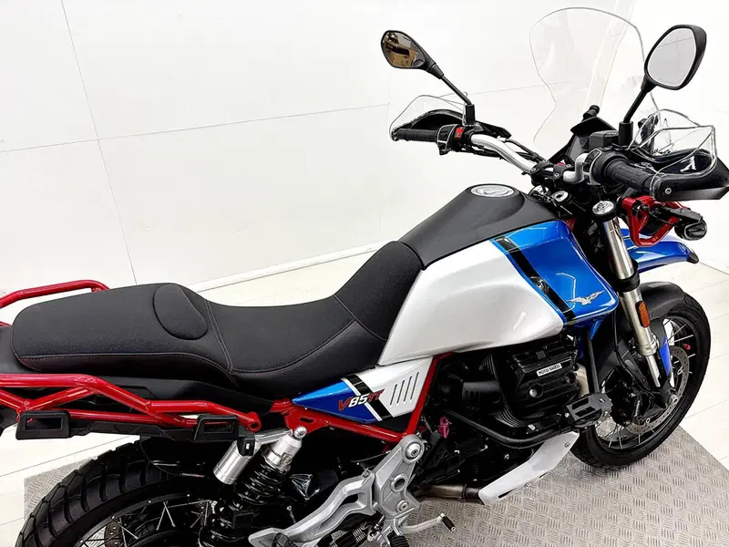 Moto Guzzi V85 TT Evocative Graphics (2021 - 23) (19)
