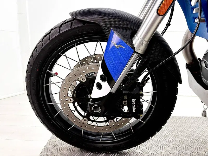 Moto Guzzi V85 TT Evocative Graphics (2021 - 23) (13)