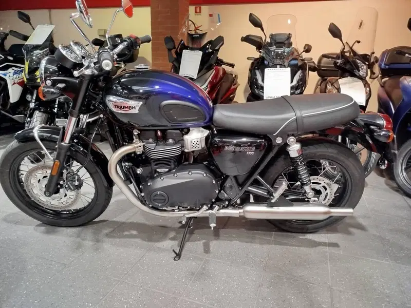 Triumph Bonneville T100 Stealth Edition (2024)
