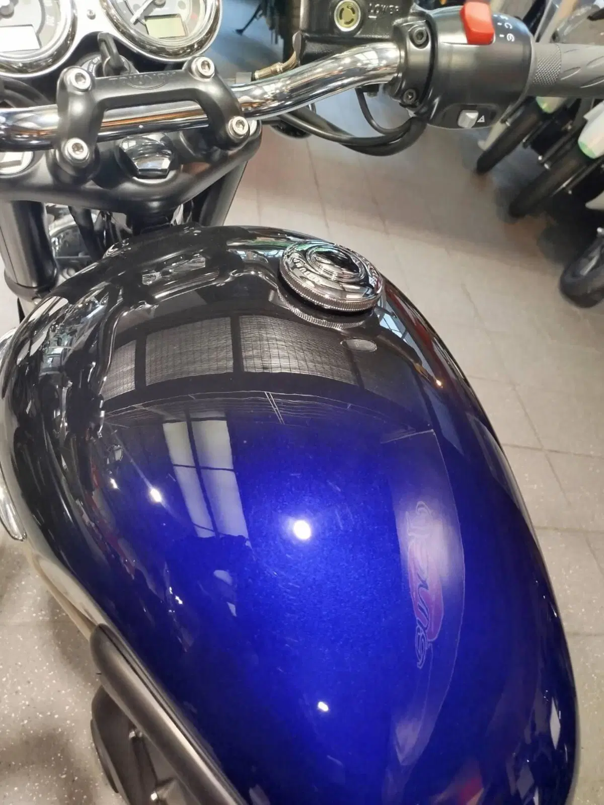 Triumph Bonneville T100 Stealth Edition (2024) (6)