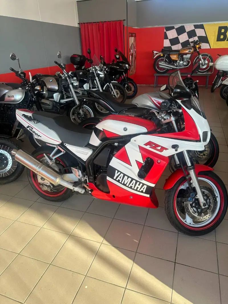 Yamaha FZS 600 Fazer (1998 - 01) (2)
