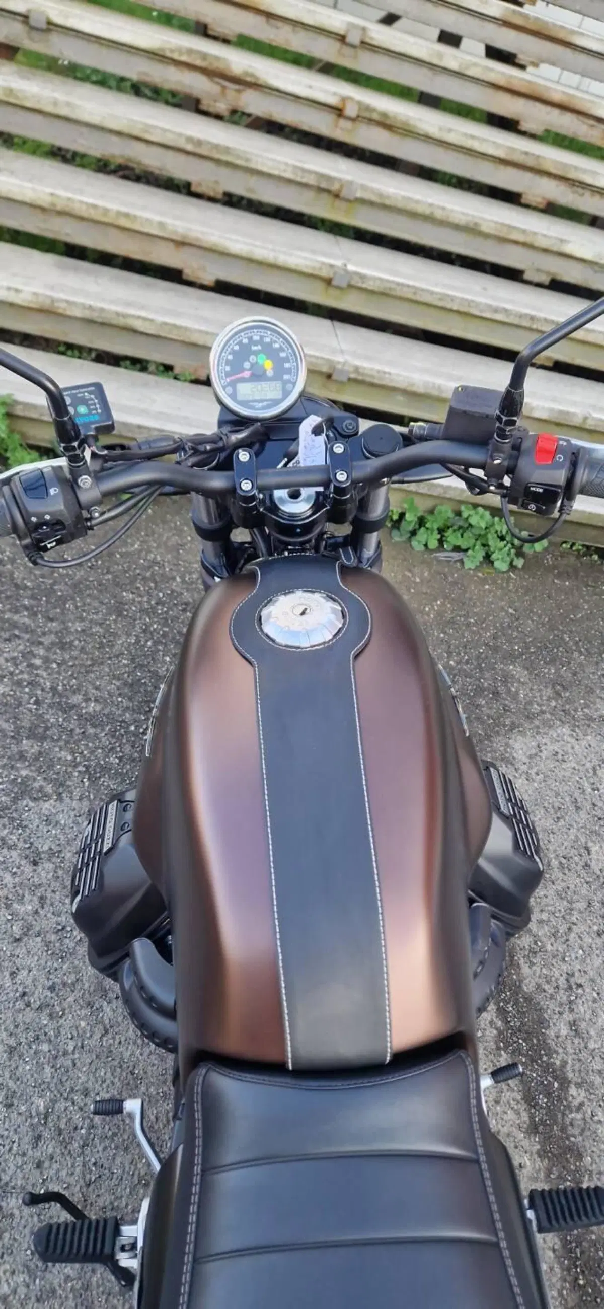 Moto Guzzi V7 III Stone Night Pack (2019 - 20) (8)