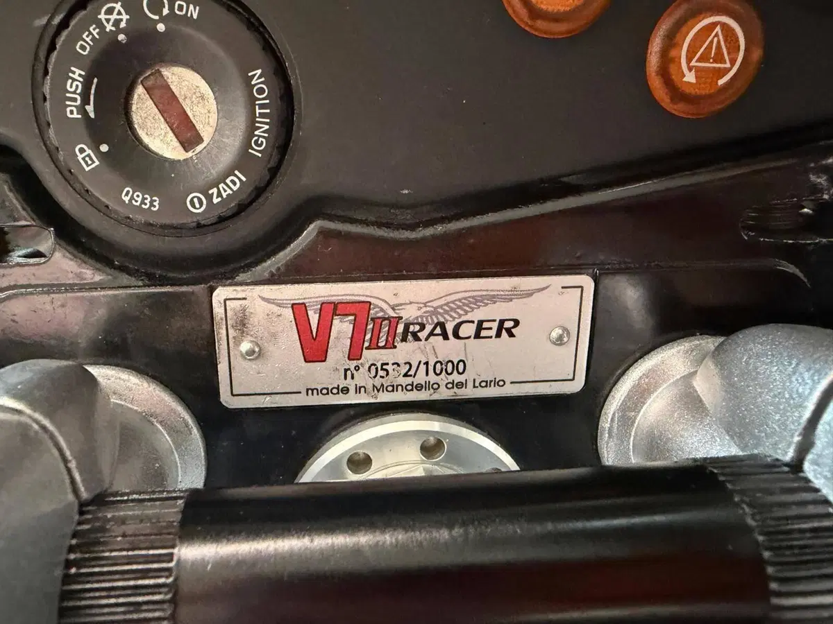 Moto Guzzi V7 II Racer (2015 - 17) (4)