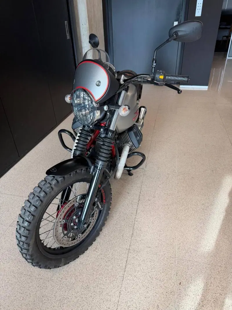 Moto Guzzi V7 II Racer (2015 - 17) (5)