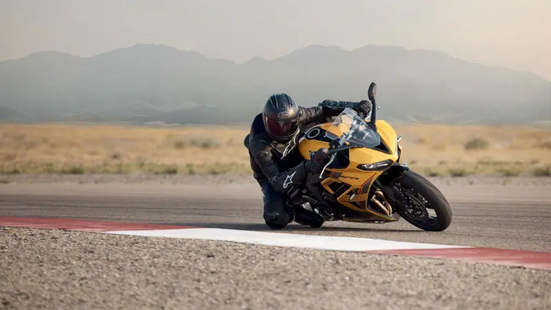 Triumph Daytona 660 MY26: l&rsquo;evoluzione della specie tra pista e strada [GALLERY]