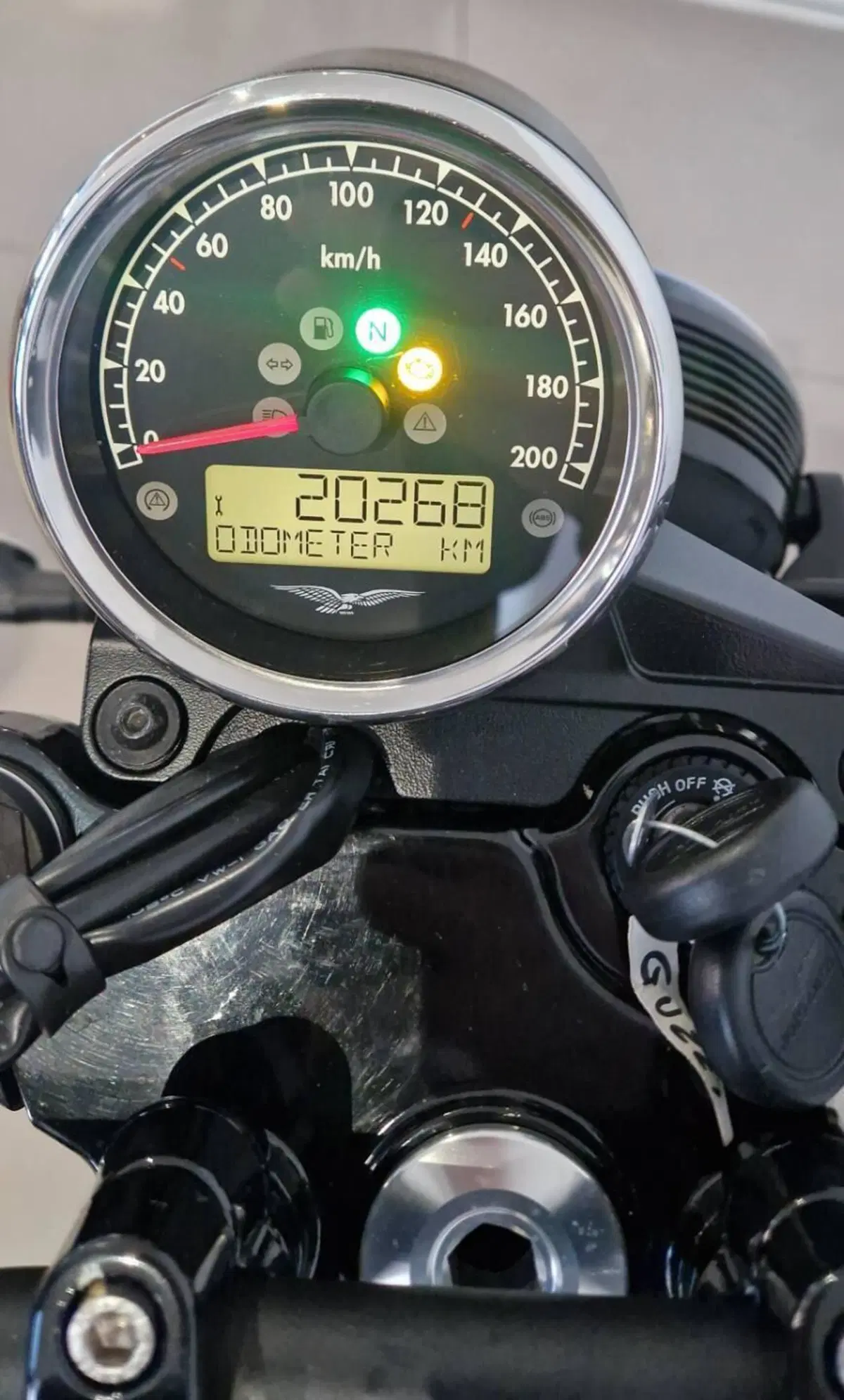 Moto Guzzi V7 III Stone Night Pack (2019 - 20) (4)