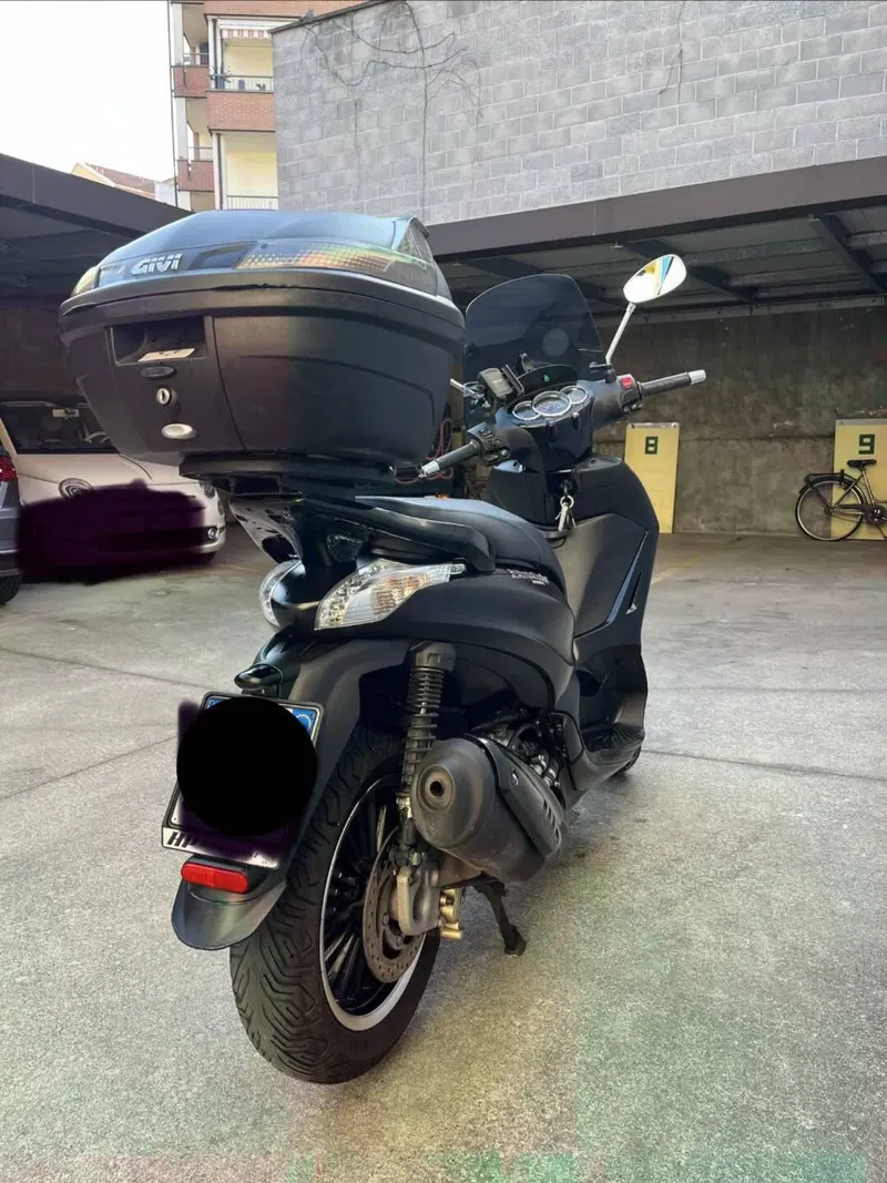 Piaggio Beverly 300 i.e. Police ABS-ASR (2017 - 20) (2)