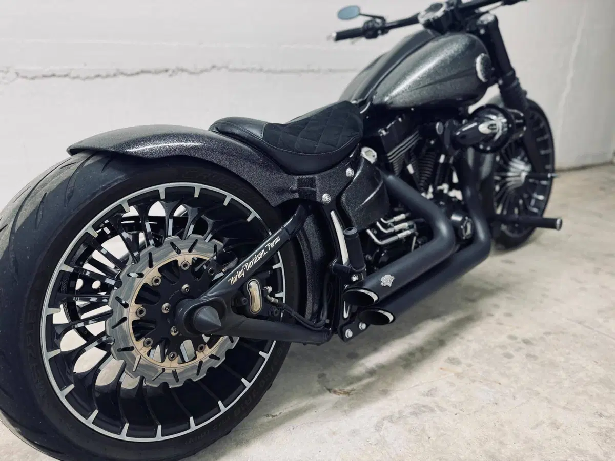 Harley-Davidson Breakout (2021 - 22) (3)
