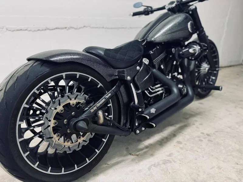 Harley-Davidson Breakout (2021 - 22) (3)
