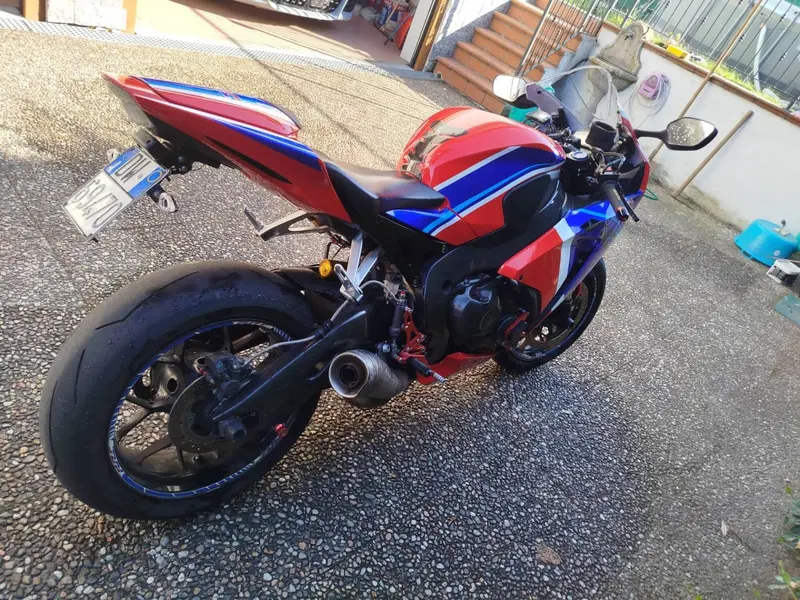Honda CBR 1000 RR Fireblade (2012 - 16) (6)