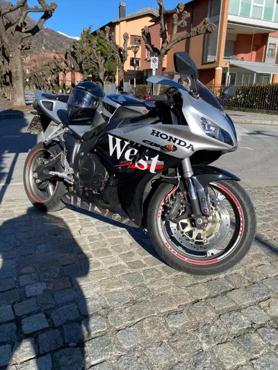 Honda CBR 1000 RR Fireblade (2006 - 07) usata