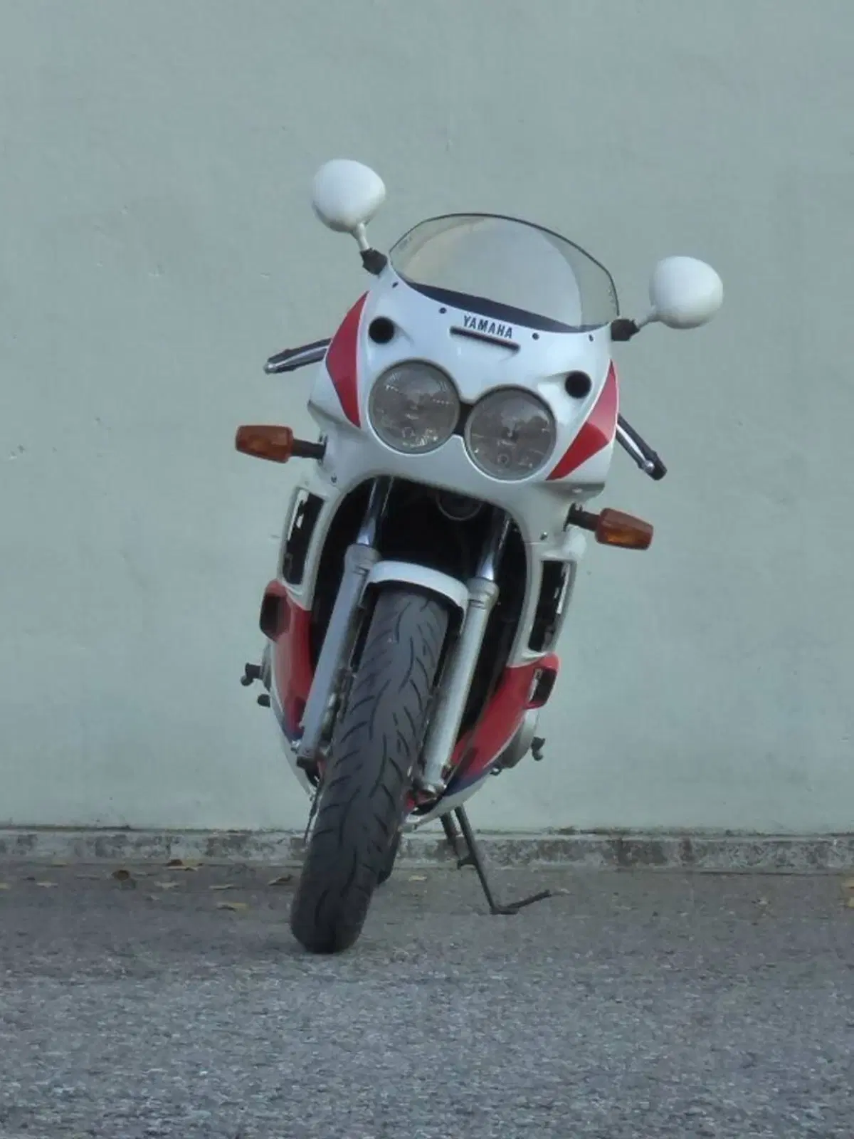 Yamaha FZR 600