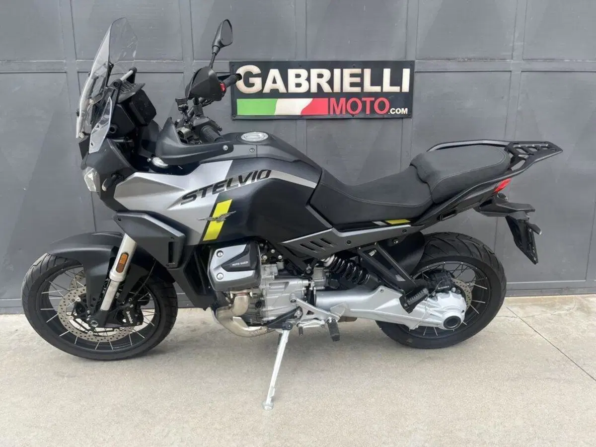 Moto Guzzi Stelvio (2024 - 26)