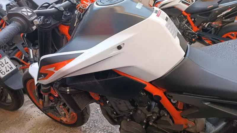 KTM 890 Duke R (2020) (4)